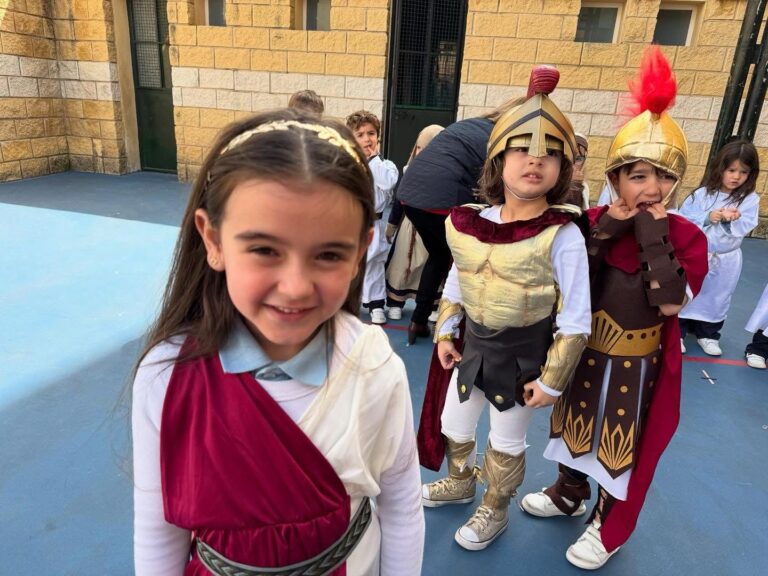 Puertollano: Alumnos del Colegio María Inmaculada participan en su tradicional Vía Crucis escolar