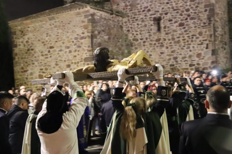 Emotivo Vía Crucis en el corazón de Puertollano