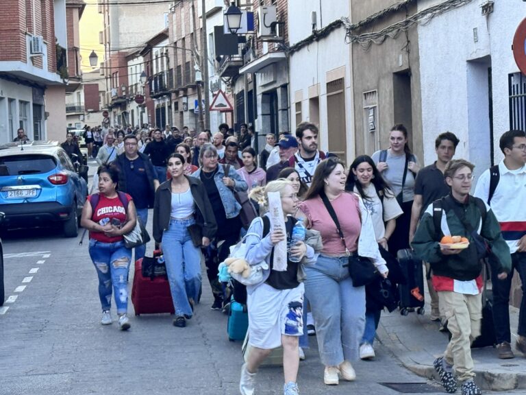 Malagón se volcó para ayudar a los viajeros atrapados en las vías del tren por el apagón