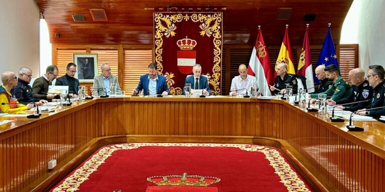 El subdelegado del Gobierno y el alcalde de Puertollano copresiden la Junta Local de Seguridad previa a la Feria de Mayo