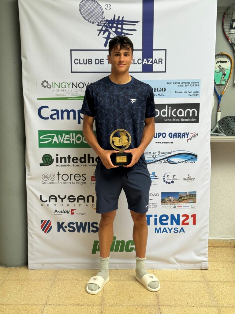 El tenista puertollanense Jorge Pareja Nieto se proclama campeón regional cadete