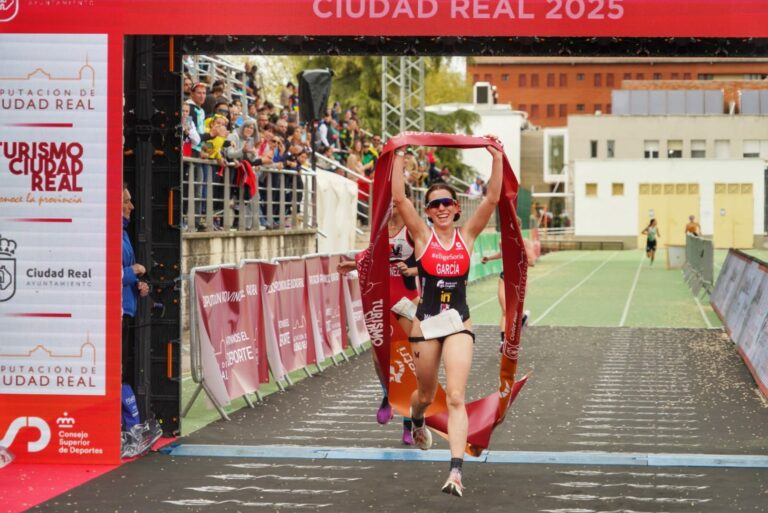 Adriana Solanes y Oscar Hernández; Amanda García y Xavi Cabanilles; y Julia Benito y Eric Soler se proclaman Campeones de España de Duatlón Cadete, Juvenil y Júnior en Ciudad Real