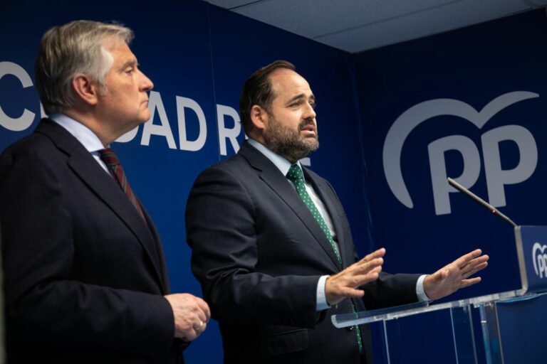 Núñez pide a Page que dé la cara ante los sanitarios y explique por qué no recupera la carrera profesional