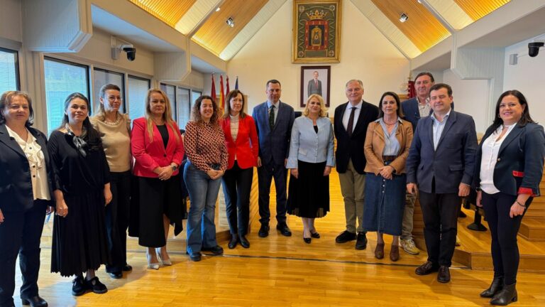 La Corporación Municipal recibe a una delegación de la Universidad de Targoviste