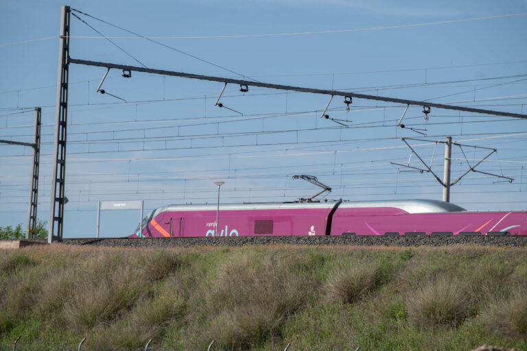 Los pasajeros del tren parado en Malagón por el corte de suministro retoman su viaje a Málaga