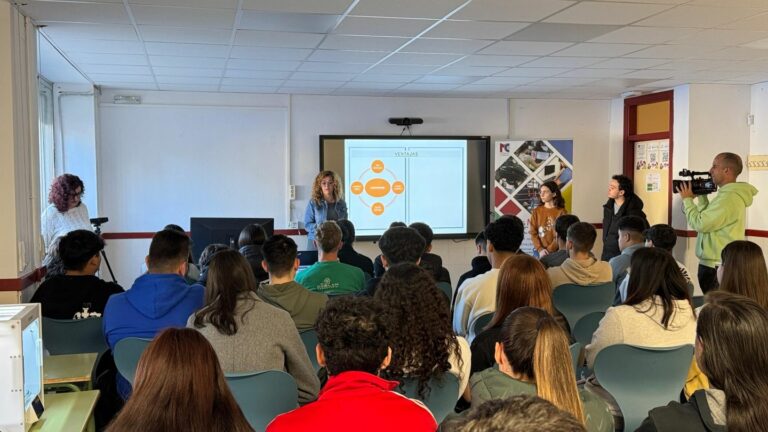 La concejalía de Participación Ciudadana ofrece formación sobre administración electrónica a los centros educativos