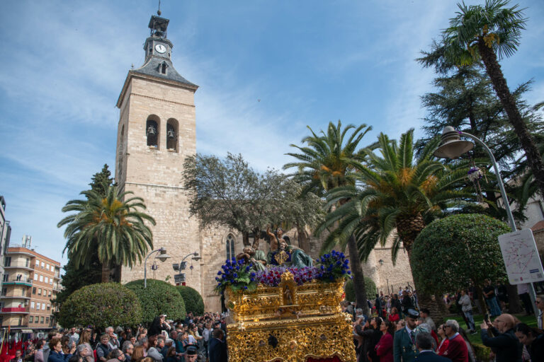 Viernes Santo primaveral para las hermandades de San Pedro