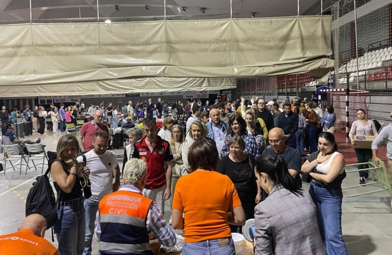 Atrapados que van de feria, pinchos morunos en el pabellón, monjas en apuros y cocineros con cariño, escenas del apagón en Puertollano