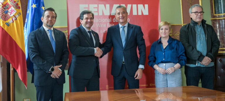 CaixaBank impulsa la digitalización del sector vitivinícola en FENAVIN con una ponencia especializada