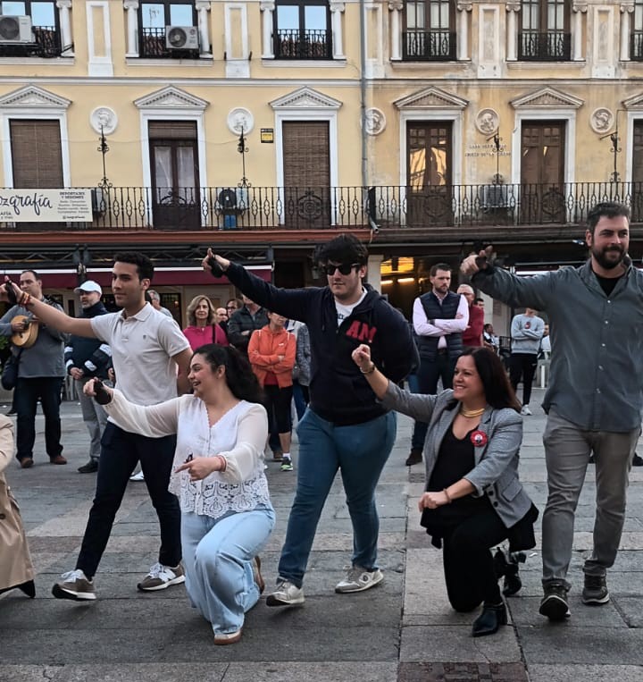 Vox celebra el Día Internacional de la Danza en la Plaza Mayor de Ciudad Real