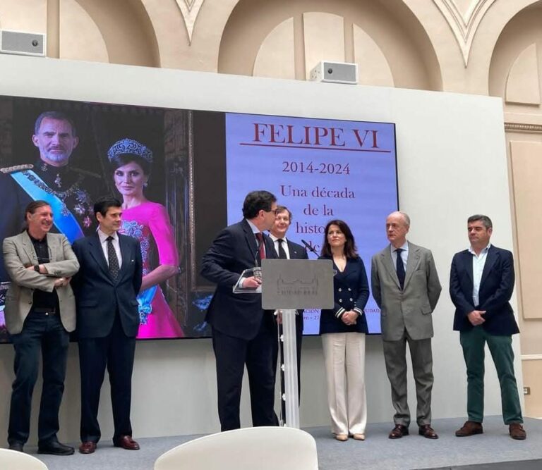 VOX destaca el «éxito» institucional de la exposición sobre Felipe VI en la Diputación de Ciudad Real