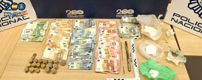 La Policía Nacional pilla a dos individuos en plena operación de entrega de droga en el centro de Puertollano