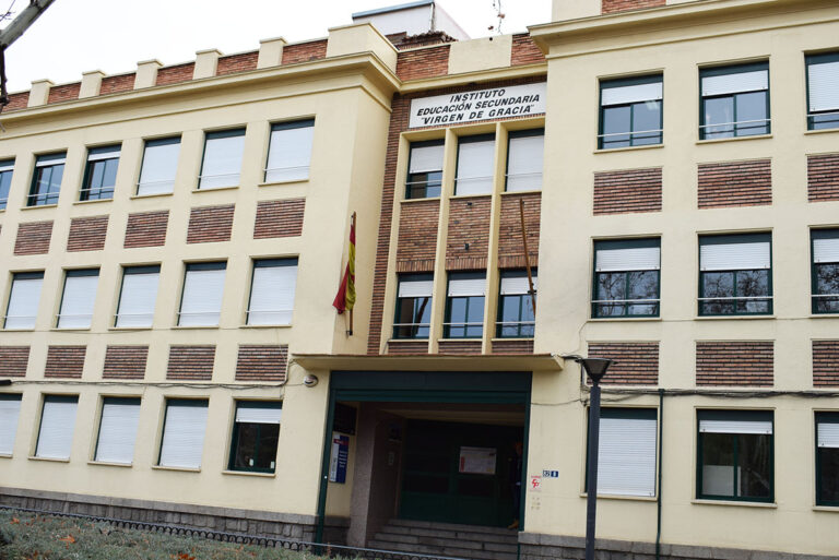 Puertollano: Germán y Rosario, estudiantes del CIFP Virgen de Gracia, reciben el Premio Extraordinario de FP