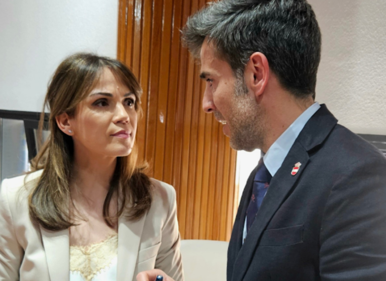 El PSOE de Puertollano acusa a PP y VOX de pactar «por la puerta de atrás» una ordenanza de terrazas «que solo beneficia a la comodidad del alcalde»