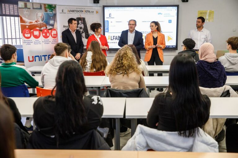 El Gobierno de Castilla-La Mancha premiado por la Asociación Española de Usuarios de Telecomunicaciones por el proyecto CiberReg