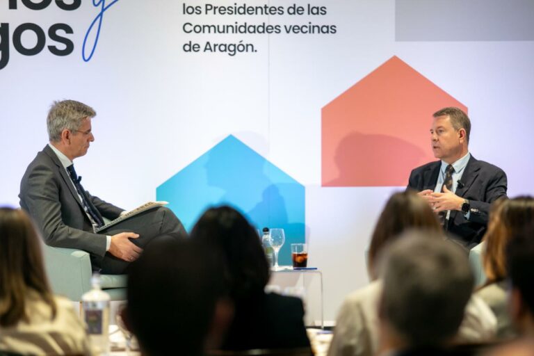 García-Page presenta, en Zaragoza, a una región que es líder en España en confianza empresarial y se sitúa a 10 puntos de la media nacional