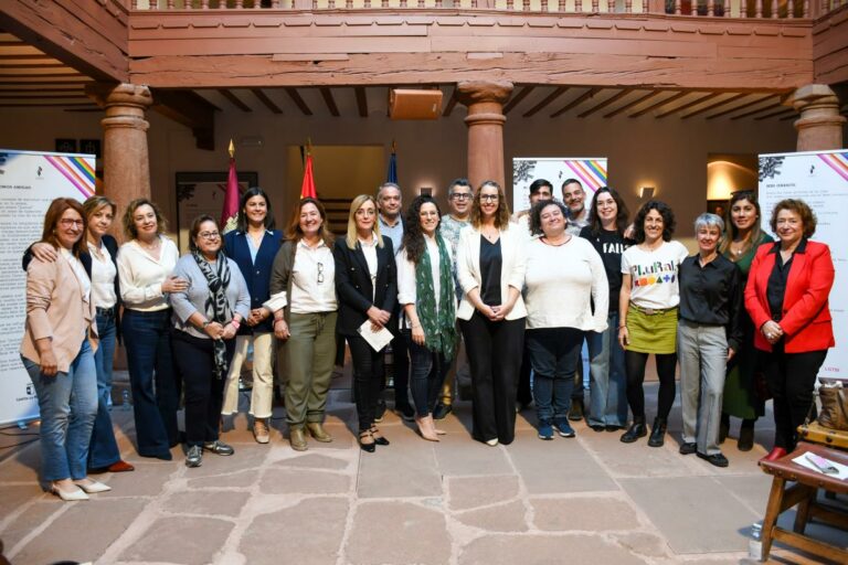 El Gobierno regional conmemora el Día de la Visibilidad Lésbica llamando a combatir la doble discriminación que enfrentan las mujeres lesbianas