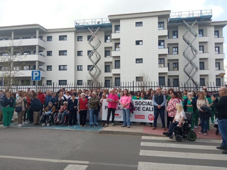 Nueva concentración en Ciudad Real para reclamar  inversión en personal de los servicios sociosanitarios
