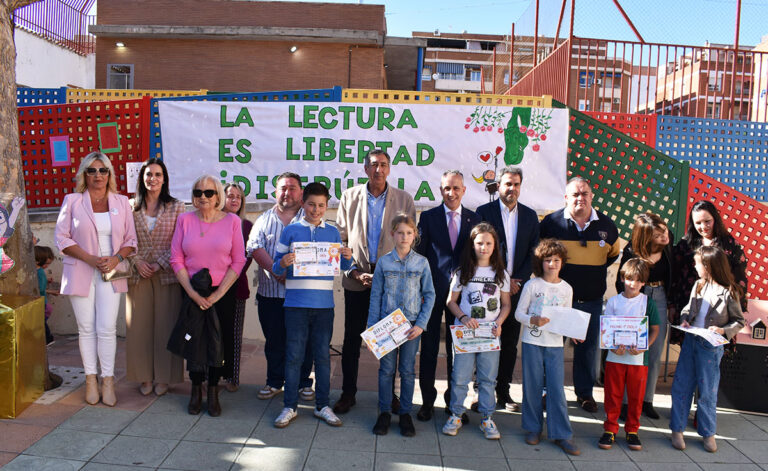 El colegio Ramón y Caja de Puertollano culmina con gran éxito su proyecto «Colorín Colorado» en la Semana del Libro