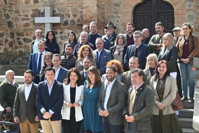 VOX reúne a sus alcaldes en Puebla de don Rodrigo para «devolverle la vida a una España rural abandonada por el bipartidismo»