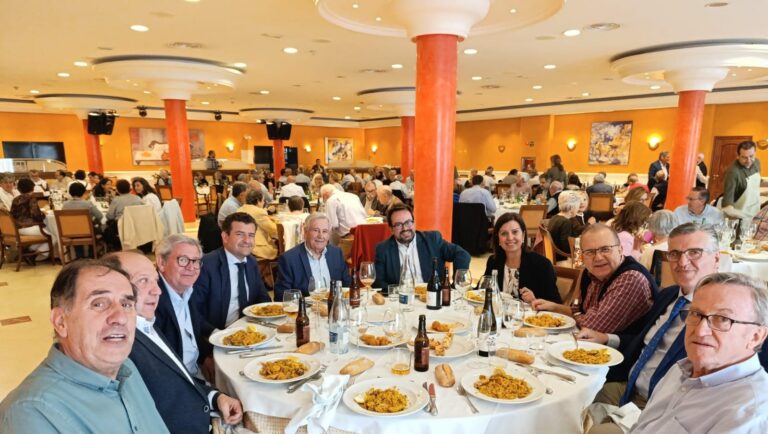 Emotivo reencuentro en el Colegio Salesiano Hermano Gárate de Ciudad Real en homenaje a los jesuitas, al padre Ángel Ayala y a los antiguos profesores y alumnos