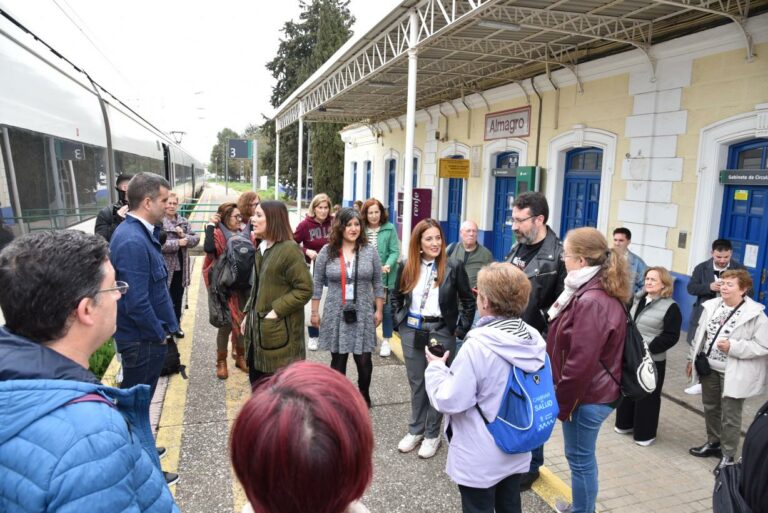 Los trenes turísticos inician la primera de las 18 rutas de este año por la región después de atraer a cerca de 1.000 visitantes en sus recorridos en 2024
