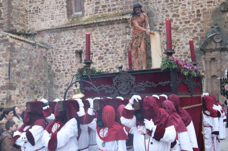 Puertollano: Anderos y costaleros revitalizan la procesión de Jueves Santo