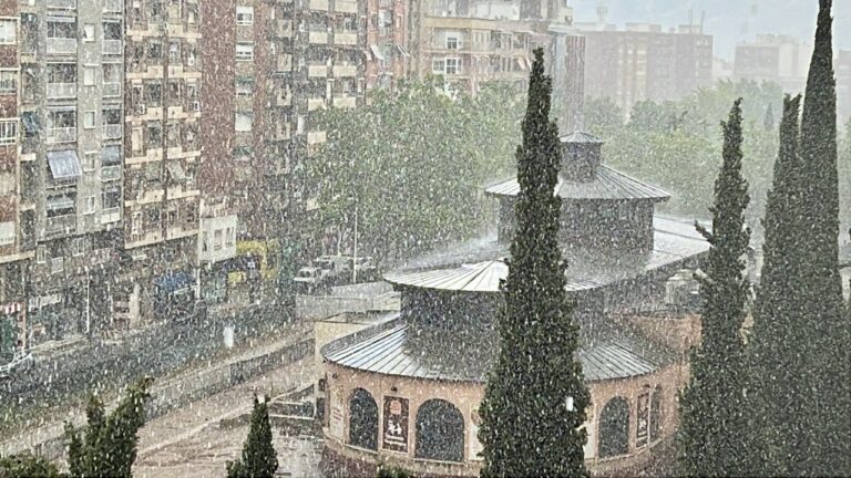 Una intensa y prolongada granizada con aparato eléctrico se ceba con Puertollano