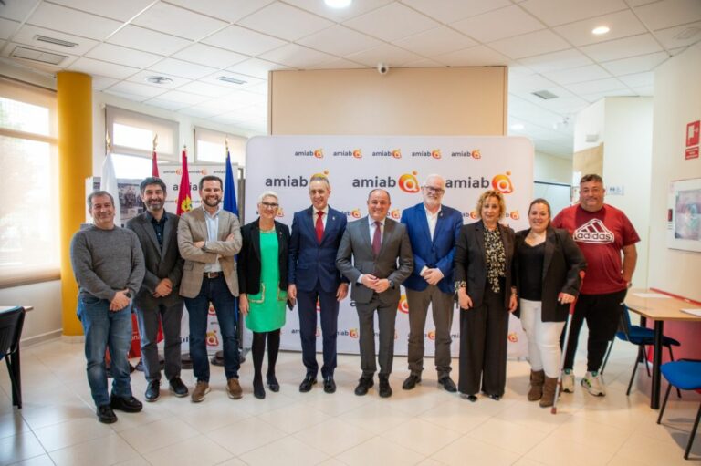 El Gobierno de Castilla-La Mancha destaca el papel de AMIAB en la inclusión de personas con discapacidad en Puertollano