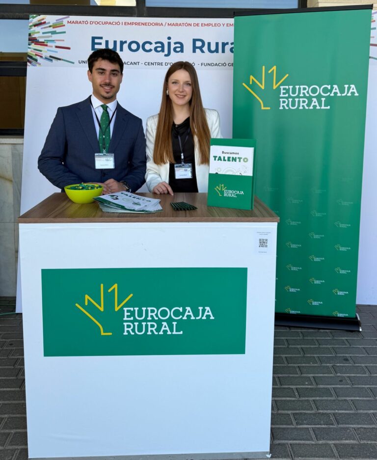 Eurocaja Rural acerca nuevas oportunidades laborales a los estudiantes en el Foro de Empleo de Alicante