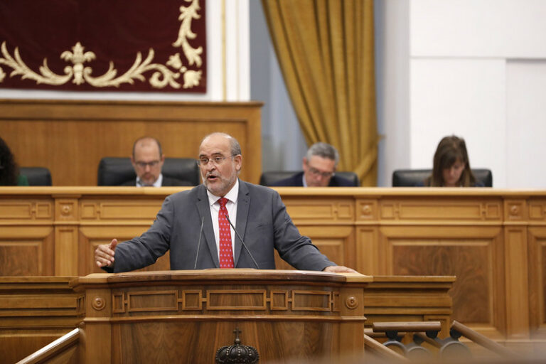 Martínez Guijarro afea a VOX la enmienda a la totalidad a la Ley de Simplificación Administrativa: “¿Por qué es bueno en Murcia o Cantabria y aquí no?”