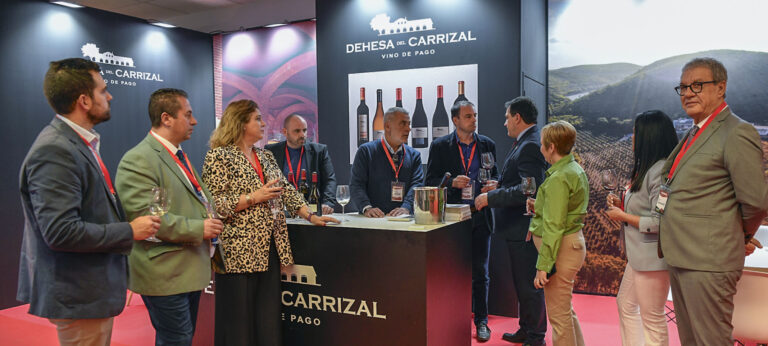 El presidente de FENAVIN traslada a bodegas y expositores que escuchará al sector para mejorar la feria