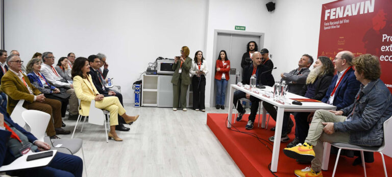 Un homenaje a Raúl Pérez, «El Mago del Vino», con la presentación de su documental premiado