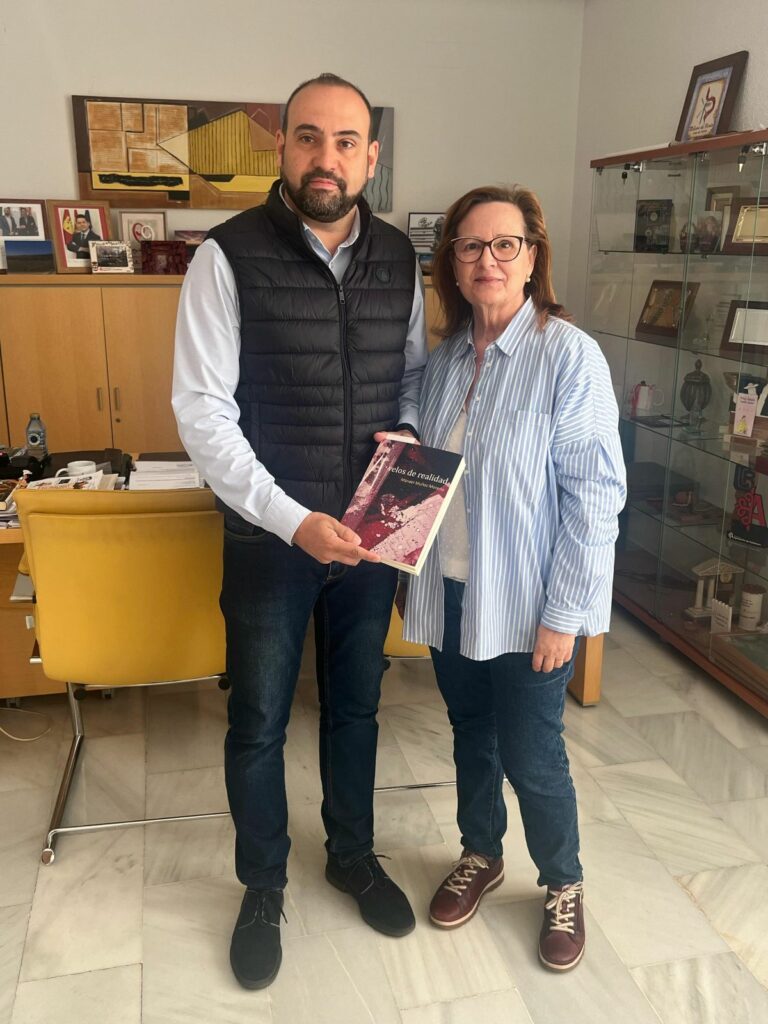 “Velos de realidad” de Manuel Muñoz Moreno será presentado el 21 de mayo en el espacio cultural ‘La Bodega’ de Argamasilla de Calatrava “Velos de realidad” de Manuel Muñoz Moreno será presentado el 21 de mayo en el espacio cultural ‘La Bodega’ de Argamasilla de Calatrava