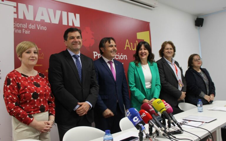 Blanca Fernández destaca el gran potencial del sector vitivinícola de Ciudad Real tras registrar unas exportaciones récord de 447 millones de euros