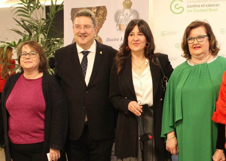 Blanca Fernández reconoce la dimensión social y solidaria que comparten la Hermandad de la Virgen del Prado de Ciudad Real y la AECC