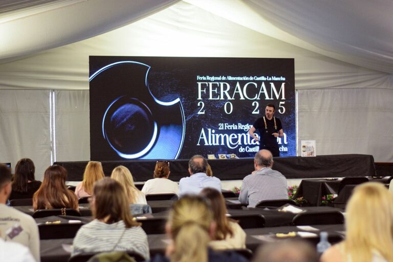 FERACAM entra en su segundo día con una perfecta combinación de contactos profesionales y gastronomía