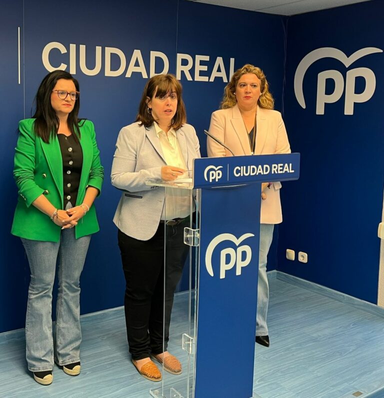 La alcaldesa de Guadalmez, Gloria Chamorro, denuncia que sufre una campaña de «acoso» tras llevar a los tribunales a la anterior regidora socialista La alcaldesa de Guadalmez, Gloria Chamorro, denuncia que sufre una campaña de «acoso» tras llevar a los tribunales a la anterior regidora socialista