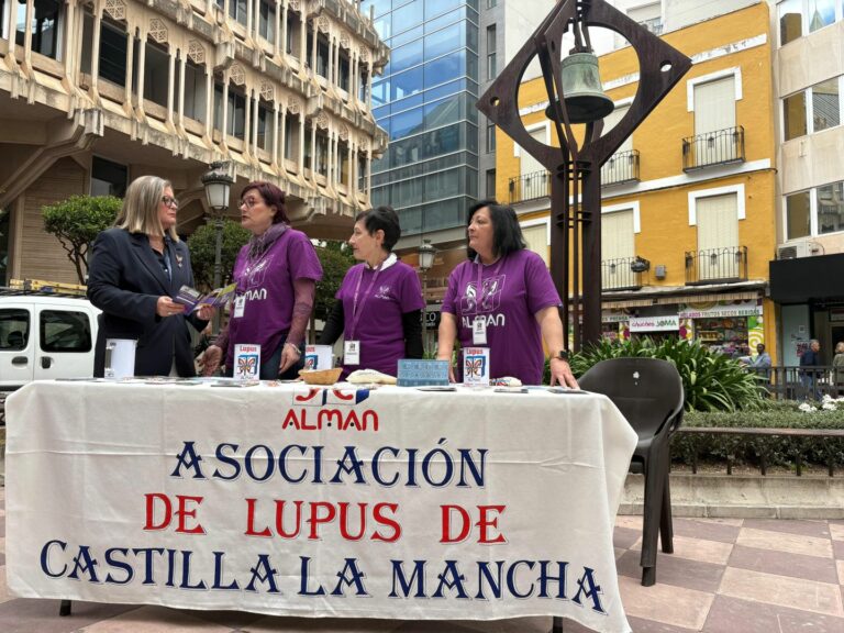 Ciudad Real se suma al Día Mundial del Lupus con mesas informativas para visibilizar esta enfermedad aún desconocida