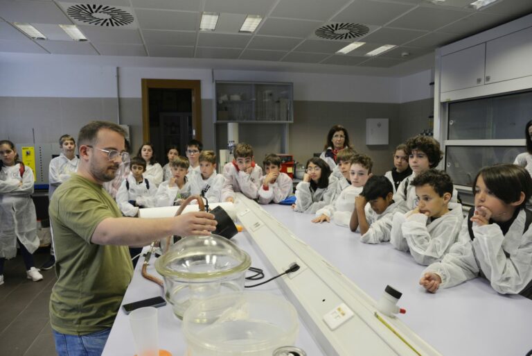 El IRICA abre sus laboratorios a 350 estudiantes de Primaria para participar en diferentes actividades prácticas y experimentales