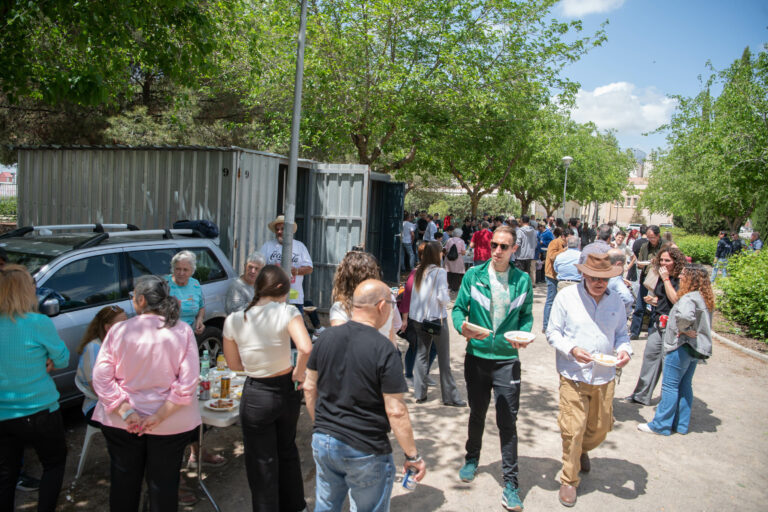 Fuensanta-Larache degusta migas y gachas el día de la procesión del patrón del barrio