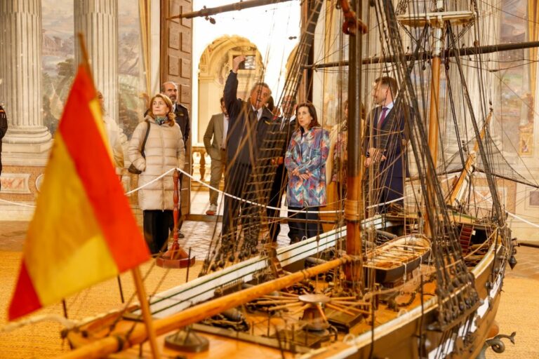 Margarita Robles ensalza en Viso del Marqués la labor de conservación cultural que realiza la Armada