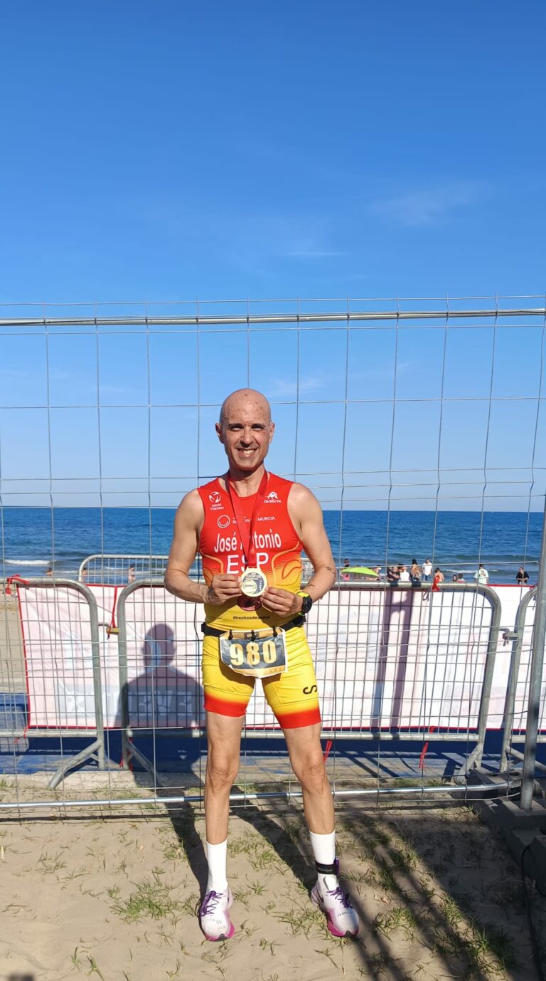 El triatleta del CDA Puertollano, José Antonio Ruiz, vuelve a ser finisher en el Triatlón Mediterranean Epic
