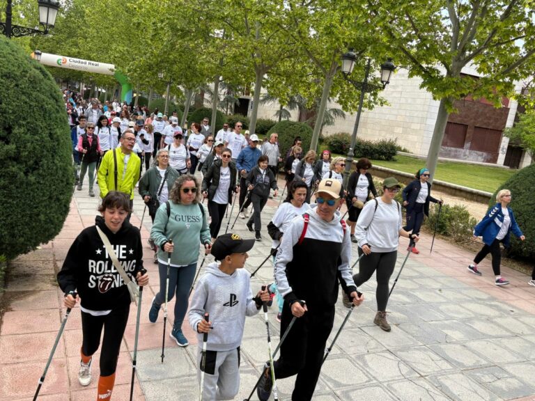 Ciudad Real duplica la participación en la II Marcha Nórdica FibroReal con más de 350 asistentes