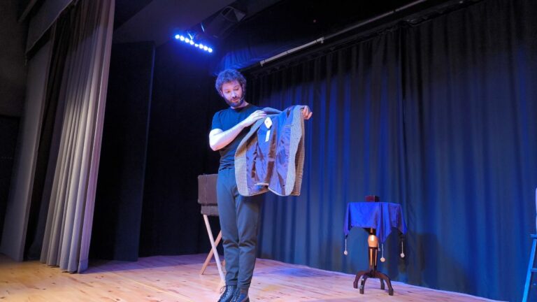 Carlos Rubio impregna de magia la II Semana de la Familia