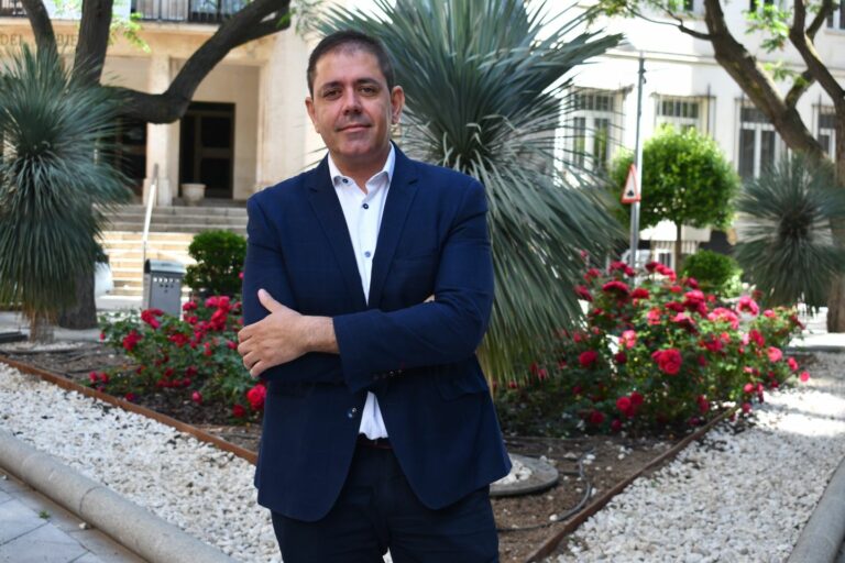 Valverde «vende y radicaliza” el diario Lanza, según el PSOE, designando para su dirección a un excargo de Vox de Castilla y León