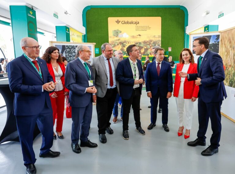 Globalcaja demuestra su implicación con el sector agroalimentario apoyando EXPOVICAMAN desde sus orígenes