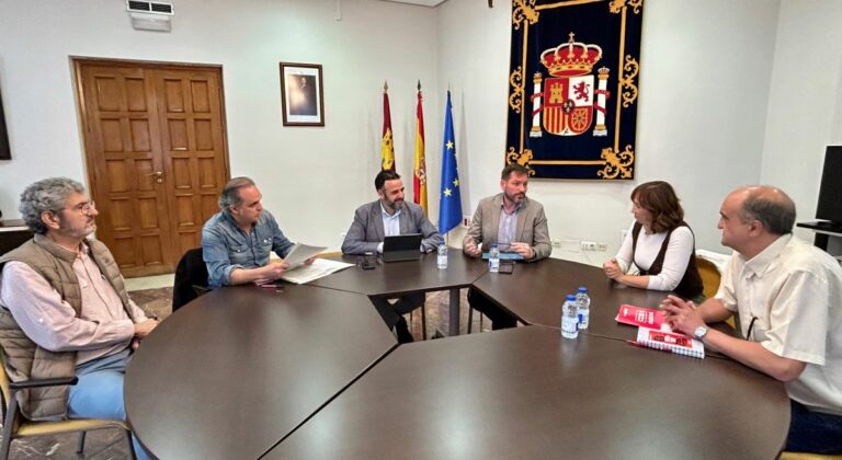 El subdelegado del Gobierno se reúne con sindicatos ferroviarios para abordar la situación de la estación de Ciudad Real El subdelegado del Gobierno se reúne con sindicatos ferroviarios para abordar la situación de la estación de Ciudad Real