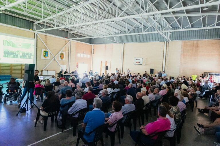Más de 250 vecinos participan en una charla informativa sobre los riesgos de las plantas de biometano y residuos médicos
