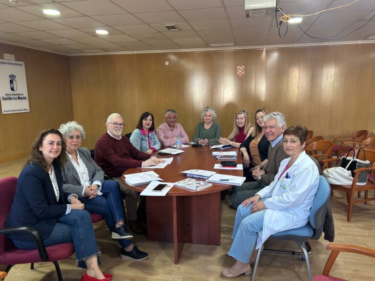 El Hospital de Puertollano y Aspades-La Laguna avanzan en una atención sanitaria más humana en personas con discapacidad intelectual